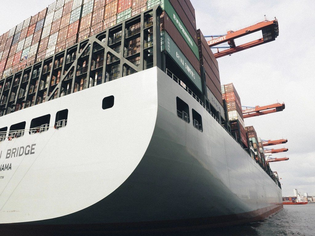Container vessel loading at port